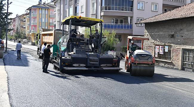 YEŞİLYURT BELEDİYESİ, 454 BİN 479 TON SICAK ASFALT SERİMİ YAPARAK İLÇEYİ DEV YATIRIMLARLA BULUŞTURDU