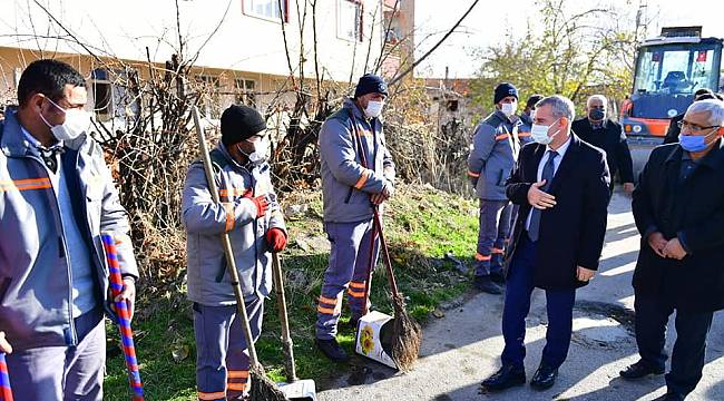 BAŞKAN ÇINAR, HOCA AHMET YESEVİ MAHALLESİNDE Kİ TEMİZLİK VE YOL YENİLEME HİZMETLERİNİ İNCELEDİ
