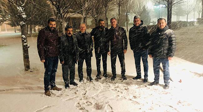 Malatyada etkili olan kar yağışı kent merkezini beyaza bürüdü.