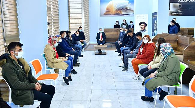 YEŞİLYURT BELEDİYESİ’NDEN ÜNİVERSİTE SINAVLARINA HAZIRLANAN 500 ÖĞRENCİYE TYT DENEME SETİ HEDİYESİ