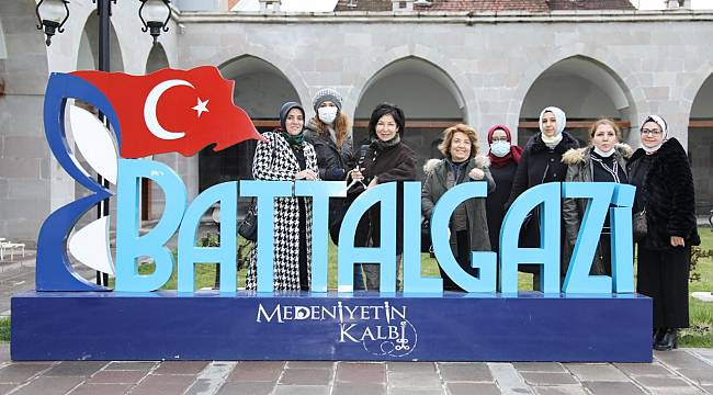 GASTRONOMİCİLER VE YAZARLAR, BATTALGAZİ’DEKİ TARİHİ MEKANLARI GEZDİ BATTALGAZİ’NİN TARİHİ MEKANLARI BÜYÜLÜYOR