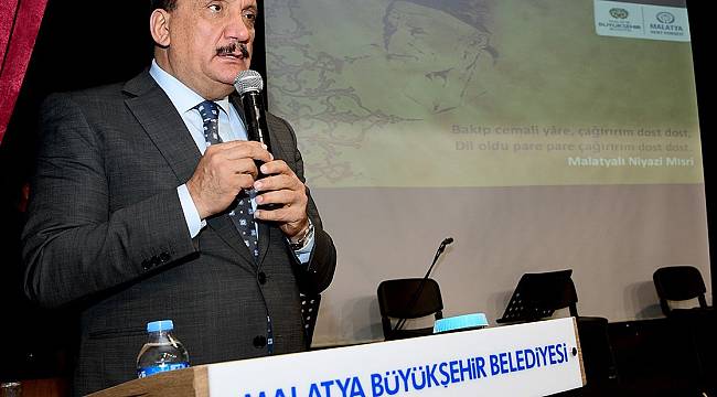 ‘MISRİ SOFRASINDA GÖNÜL SOHBETLERİ’ BAŞKAN GÜRKAN: NİYAZI MISRİ’NİN ESERLERİNDE İNSAN SEVGİSİ, BİRLİK VE BERABERLİK VARDIR