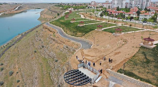 BAŞKAN ÇINAR, BEYLERDERESİ’NDE YAPIMI DEVAM EDEN MİLLET BAHÇESİ VE SEYİR TERASINI İNCELEDİ