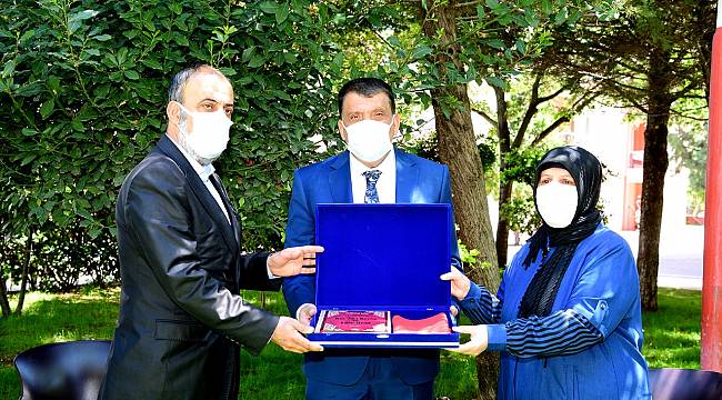 BAŞKAN GÜRKAN’DAN ŞEHİT AİLELERİNE ZİYARET