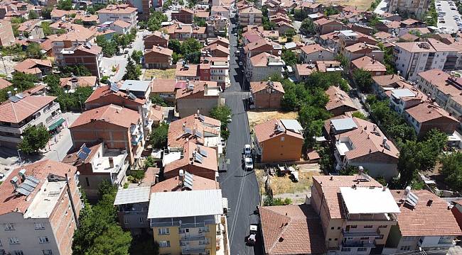 BATTALGAZİ’DE ASFALTSIZ YOL KALMIYOR