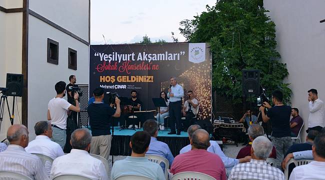 ÇIRMIKTI LEZZET CADDESİ ‘YEŞİLYURT AKŞAMLARI’ SOKAK KONSERİNE EV SAHİPLİĞİ YAPTI