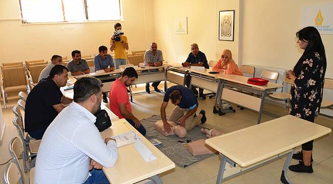 YEŞİLYURT BELEDİYESİ’NDE ‘SERTİFİKALI İLK YARDIMCI EĞİTİMİ’ PROGRAMLARI BAŞLADI