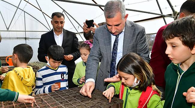 YEŞİLYURT BELEDİYESİ’NDEN ‘DEDEDEN TORUNA TOHUMLAR TOPRAKLA BULUŞUYOR’ ETKİNLİĞİ