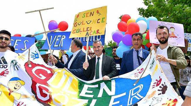 BAŞKAN ÇINAR, İNÖNÜ ÜNİVERSİTESİNDEKİ LÖSEMİ İÇİN FARKINDALIK YÜRÜYÜŞÜNE KATILDI
