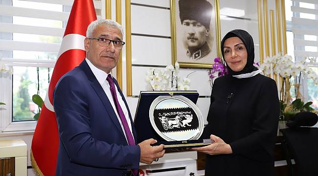 BAŞKAN GÜDER’DEN MİLLİ EĞİTİM MÜDÜRÜ ÖZDEMİR’E HAYIRLI OLSUN ZİYARETİ