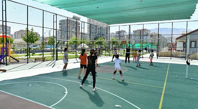 ÇİLESİZ’DE Kİ YEŞİL SPOR KOMPLEKSİ, VOLEYBOL KURSUNA EV SAHİPLİĞİ YAPIYOR