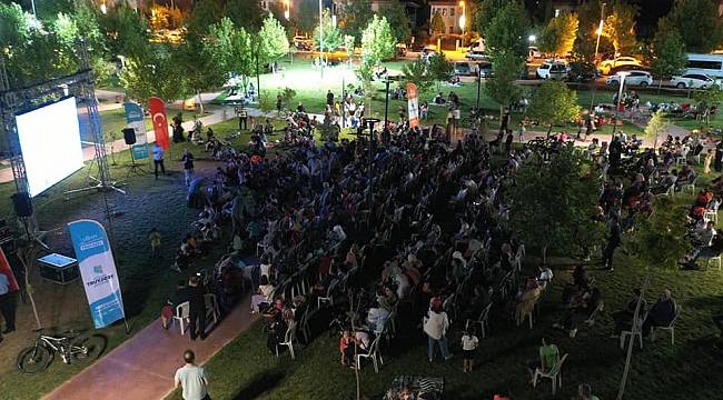 BEYLERDERESİ ŞEHİR PARKI, ‘BUZ DEVRİ’ SİNEMA GÖSTERİMİNE EV SAHİPLİĞİ YAPTI