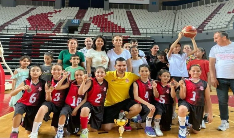 Antalya’da küçük basketbolcular lig ikincisi