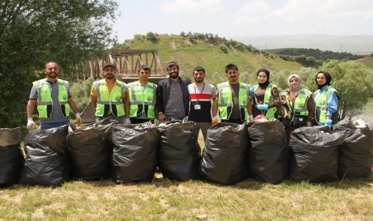 Bingöl’de 30 torba çöp toplandı