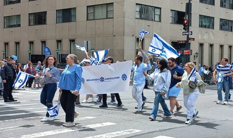 New York’ta İsrail Günü Yürüyüşü protesto edildi