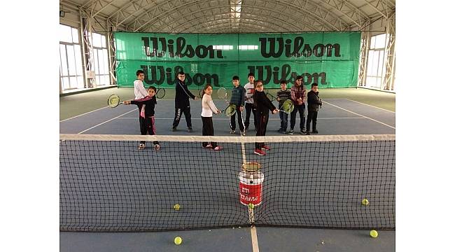 6 kategoride kort tenisi heyecanı