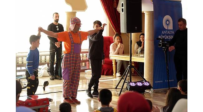 Antalya'da okul birincileri aileleriyle birlikte 5 yıldızlı tatilde