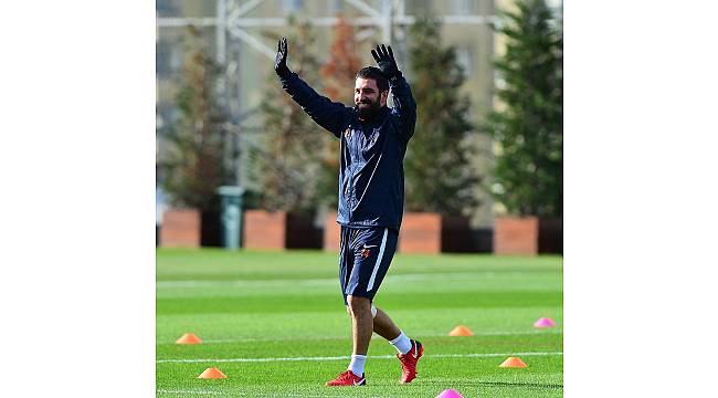 Arda Turan Başakşehir ile ilk antrenmanına çıktı