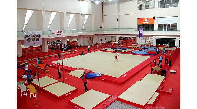 Artistik Cimnastik Milli Takımı Mersin&#39;de kampa girdi