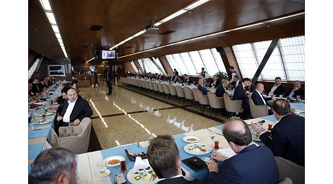 Bakan Osman Aşkın Bak, TFF 2. ve 3. Lig kulüplerinin başkanlarıyla bir araya geldi