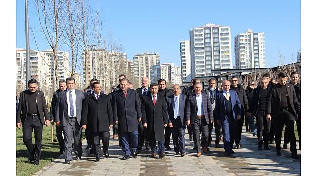 Bakan Özhaseki: &quot;Sur&#39;da bir ay içerisinde ihalelerimizi yapmaya başlarız&quot;