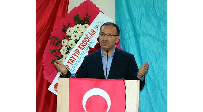 Başbakan Yardımcısı Bozdağ: &quot;Ortada bir tiyatro var, biz buradan adalet bekleyemeyiz&quot;