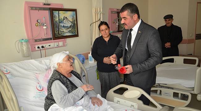  Başkan Avşar’dan hastalara moral ziyareti