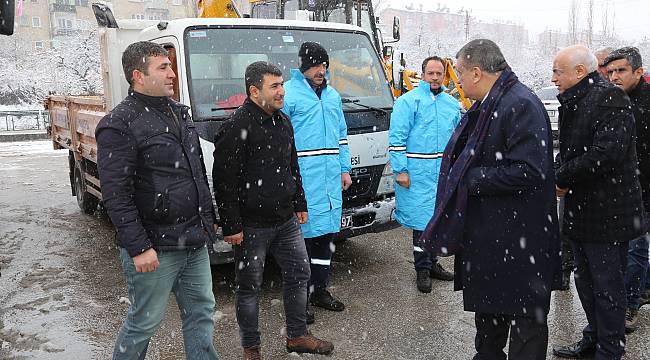  Başkan Gürkan, karla mücadele ekiplerini yerinde denetledi