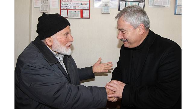 Başkan Yaralı asırlık çınarların hayır duasını aldı