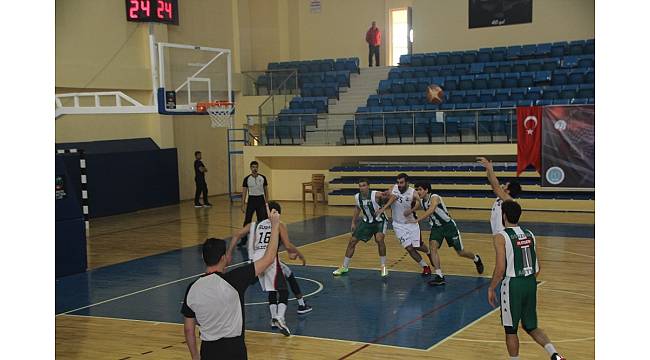 Bilecik Belediye Spor grup liderine yenildi