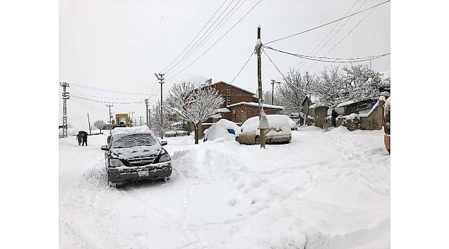 Bingöl&#39;de 278 köy ve 4 ilçenin yolu ulaşıma kapandı