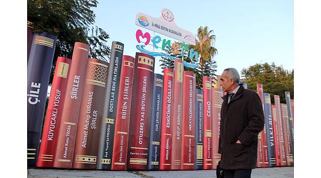 Bu duvarı görenler durup bir daha bakıyor