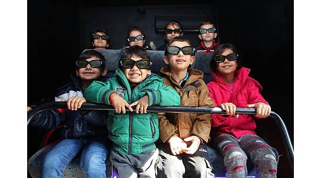 Buca&#39;nın karne hediyesi 12 boyutlu film gösterimi