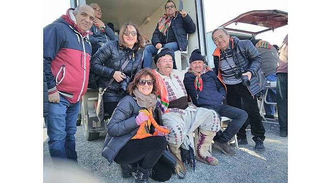 Burhaniye&#39;de deve güreşlerini fotoğrafladılar