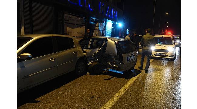 Bursa'da 9 aracın karıştığı zincirleme trafik kazası güvenlik kamerasına yansıdı