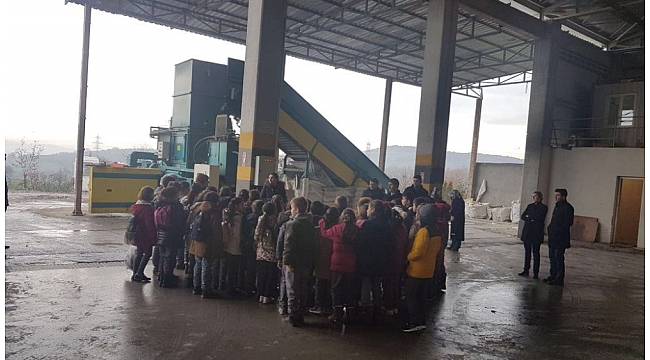 Büyükşehir Belediyesi öğrencilere geri dönüşümü anlattı