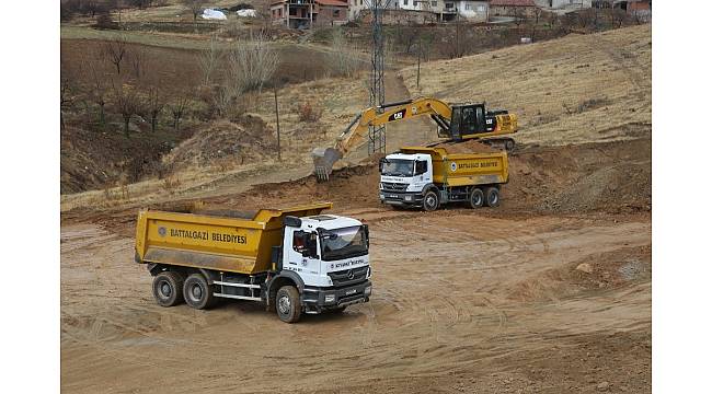 Çamurlu Mahallesinde yol açma çalışmaları
