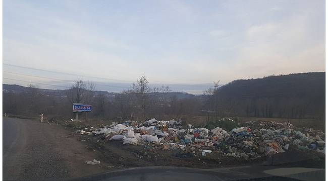 Çöplüğe dönüşen dere kenarı insan sağlığını tehdit ediyor