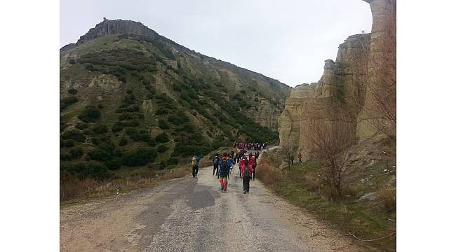Doğa yürüyüşleri ile Kula&#39;nın tanıtımına katkı sağlıyorlar