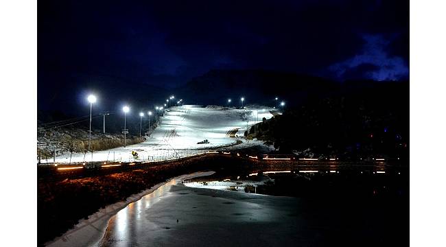 Ergan Dağı kayak merkezinin gece manzarası büyüledi