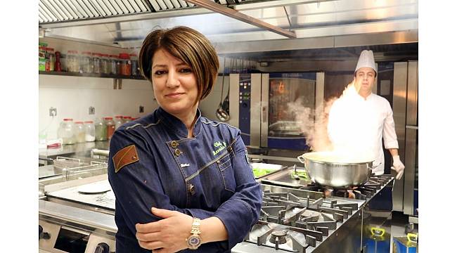 Evinin mutfağında başladı, dünya zincirinin Türkiye'deki tek kadın şefi oldu