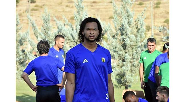 E.Yeni Malatyaspor&#39;da kampa henüz katılmayan Mina ve Dening&#39;e ceza verilecek