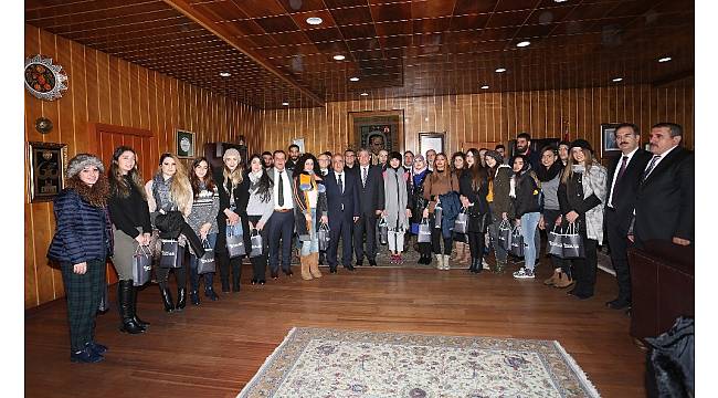 Filistin'de Öğrenim Gören Öğrencilerden Rektör Çomaklı'ya ziyaret
