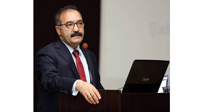 GAÜN Hastanesinde yılın ve ayın personeline altın hediye edildi