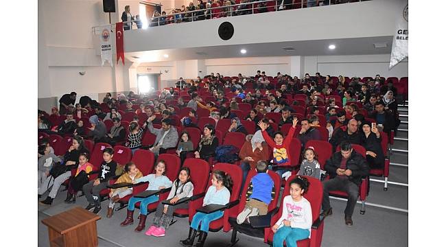 Gemlikli çocuklar tiyatroya doydu