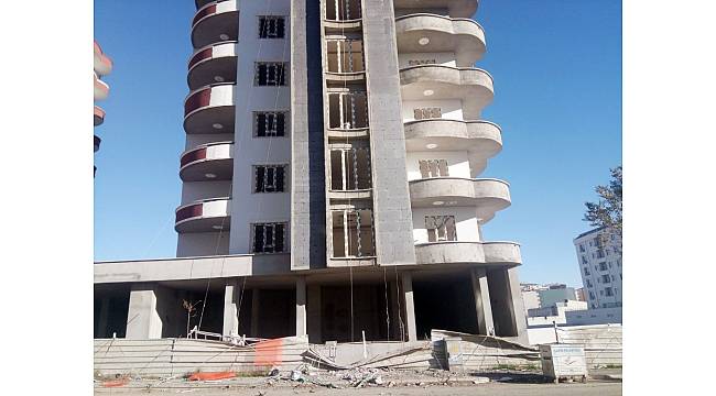 İnşaat işçileri 8'inci kattan yere çakıldı: 1 ölü, 1 ağır yaralı