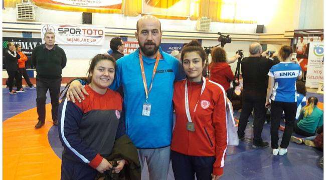 Karesisporlu bayan güreşçilerden büyük başarı