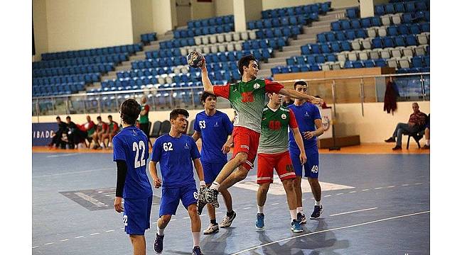 Karşıyakalı hentbolcular şampiyonluk yolunda