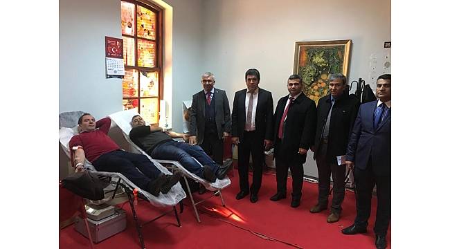 Kızılay'a kan verip umut oldular