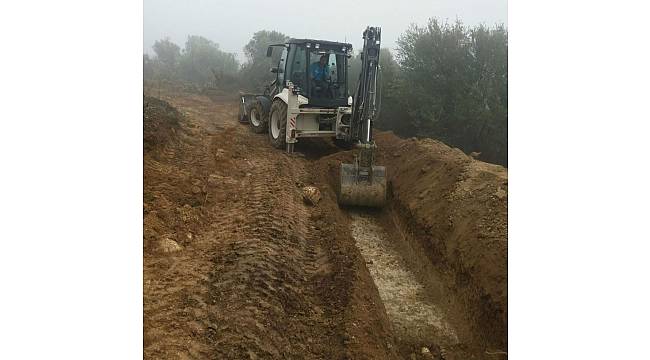 Manisa Batı Kışla&#39;da dere temizlik çalışmasına devam ediliyor